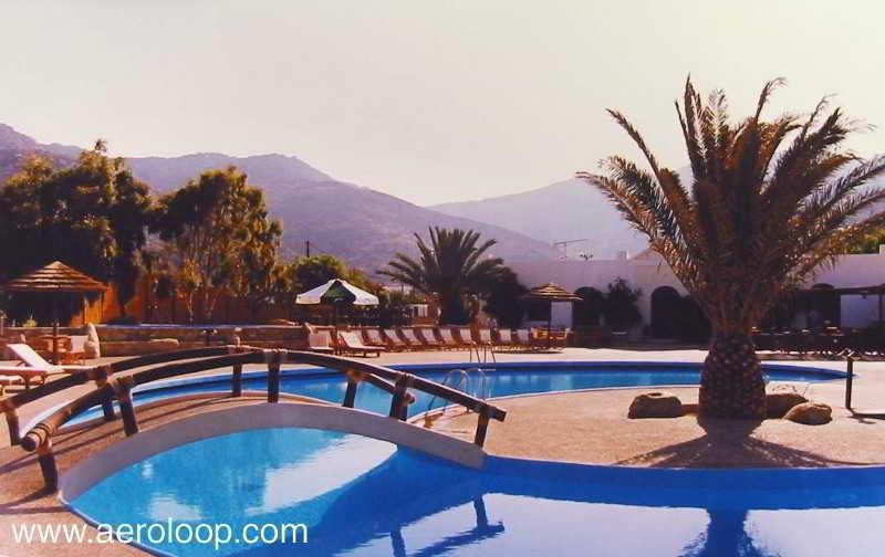 Far Out Village Hotel ไมโลโพตาส ภายนอก รูปภาพ